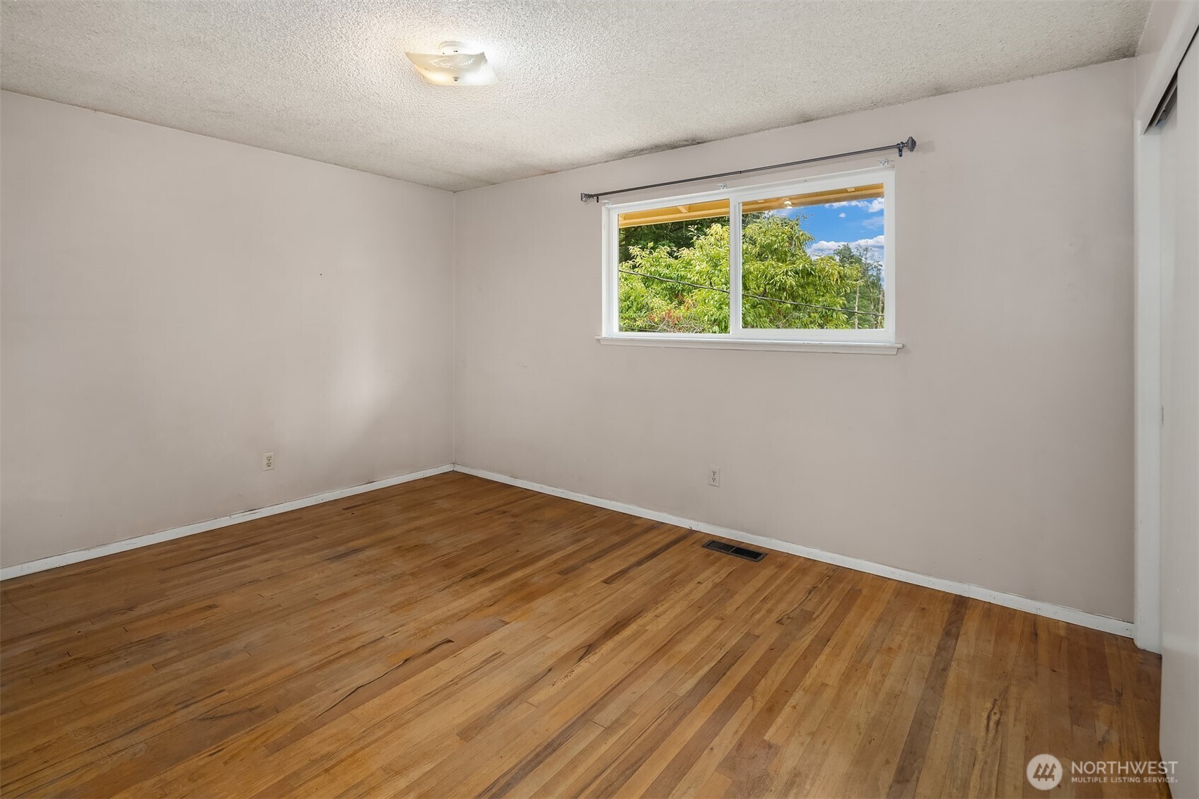 18061 28th Avenue Property Photo 9