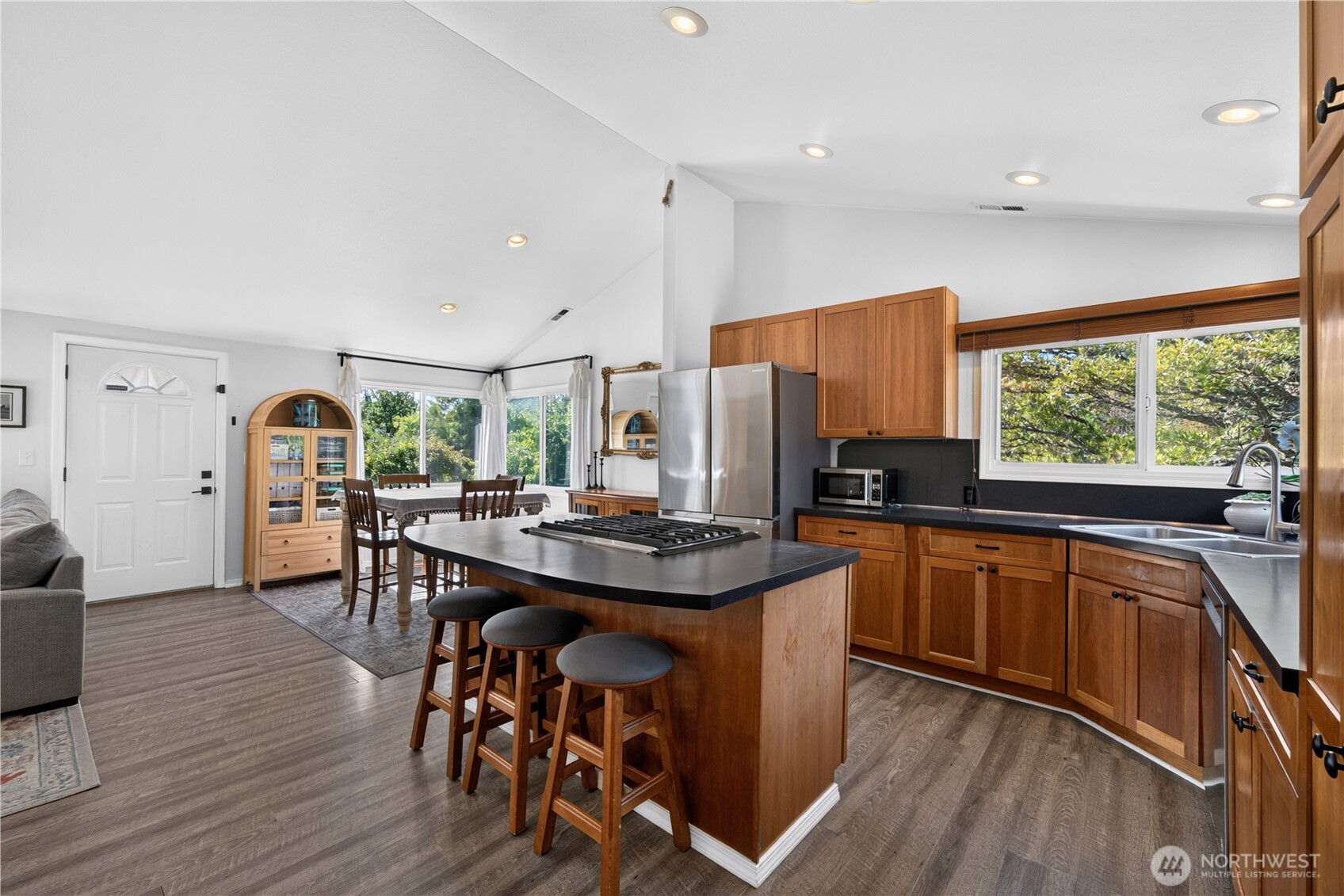 503 Gove Street Property Photo 3