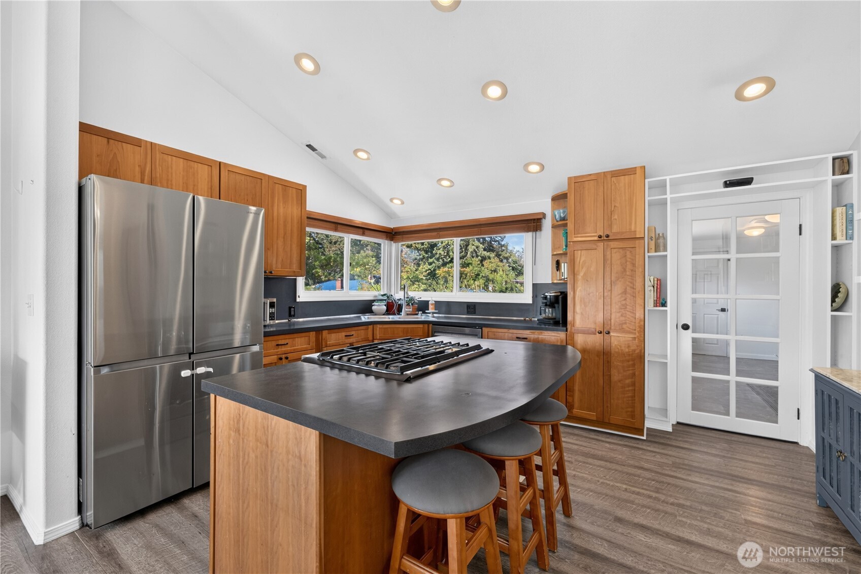 503 Gove Street Property Photo 4
