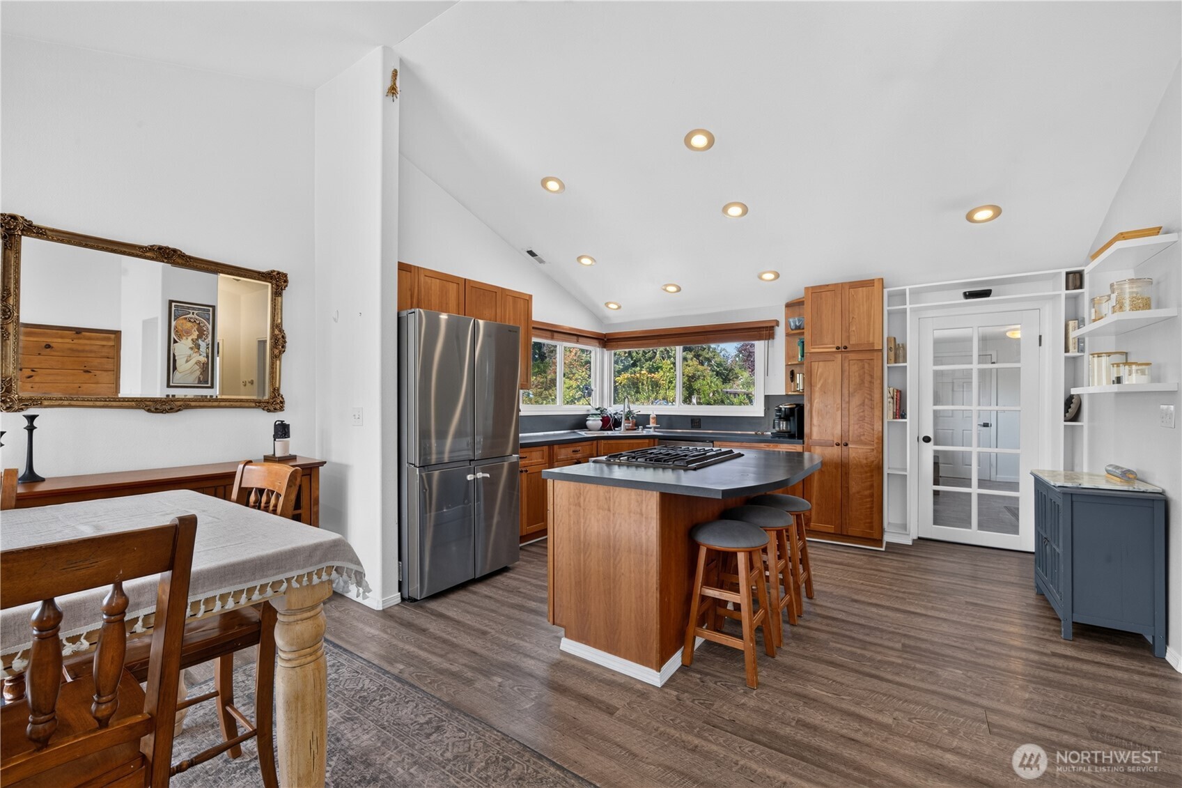 503 Gove Street Property Photo 5