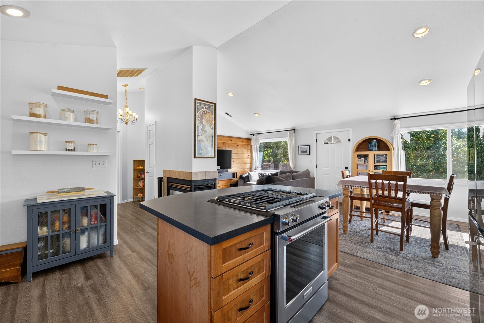 503 Gove Street Property Photo 6