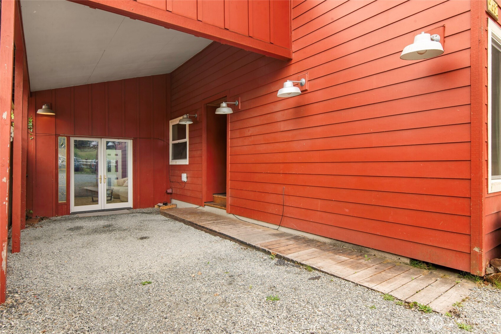 9682 Beacon Avenue Property Photo 4