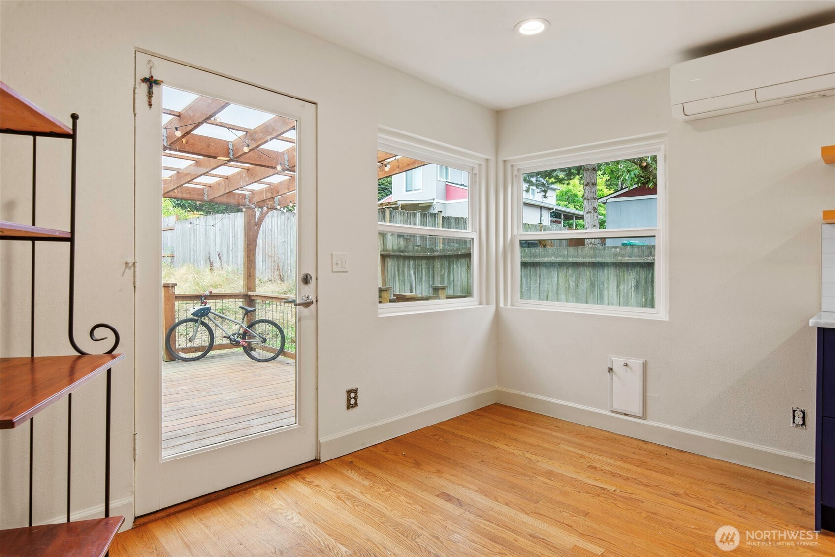 9682 Beacon Avenue Property Photo 13
