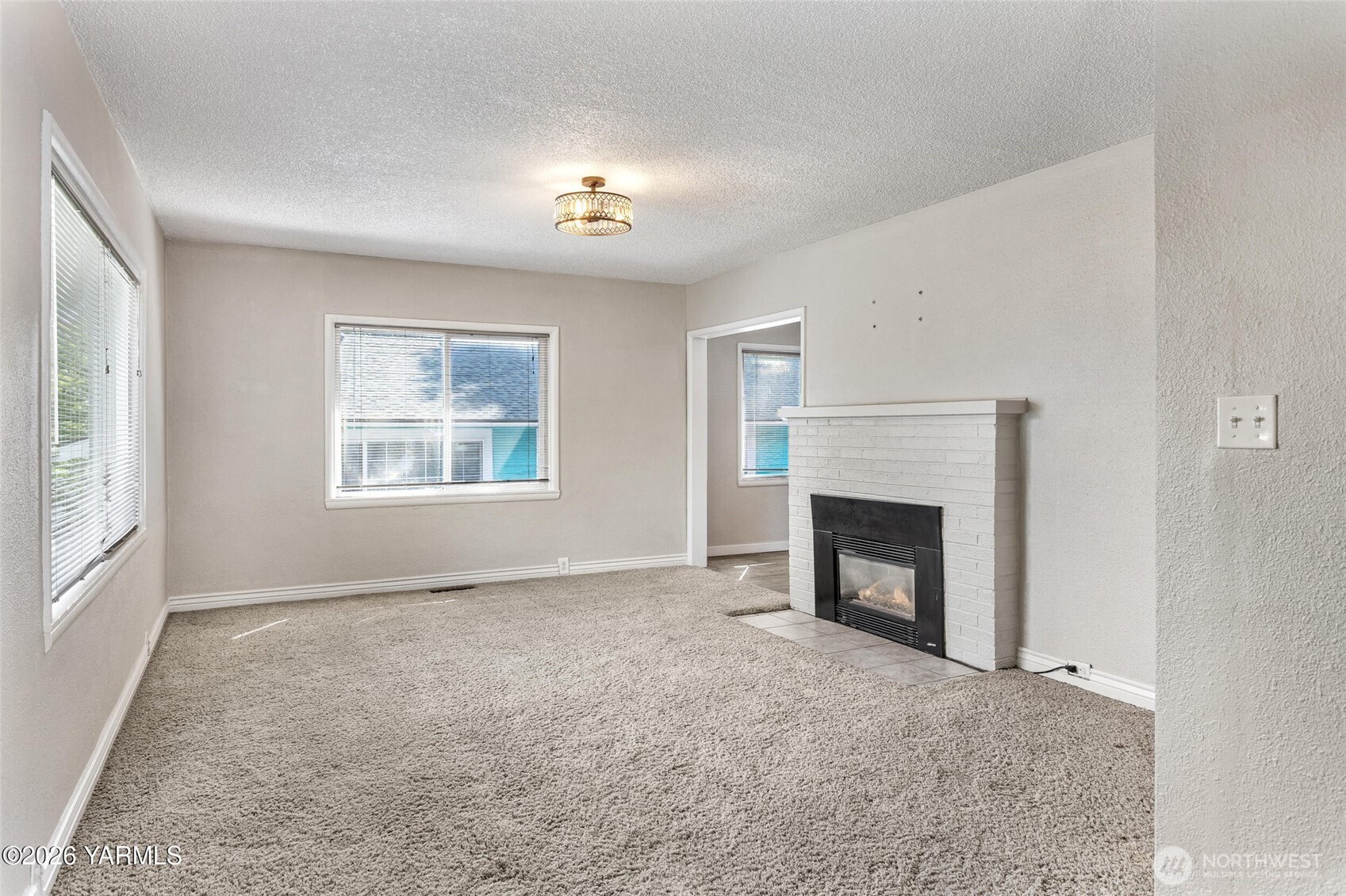 218 S 15th Avenue Property Photo 3