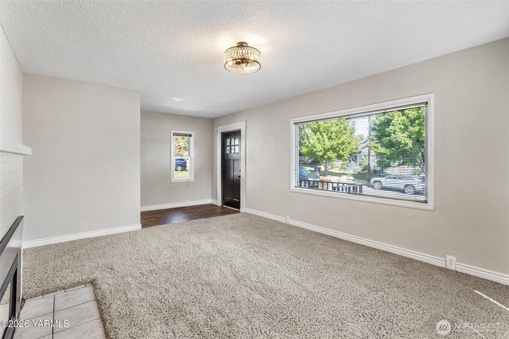 218 S 15th Avenue Property Photo 4