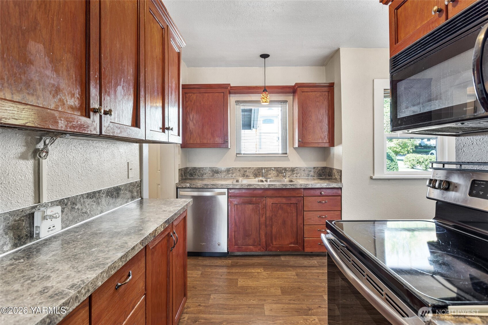 218 S 15th Avenue Property Photo 6