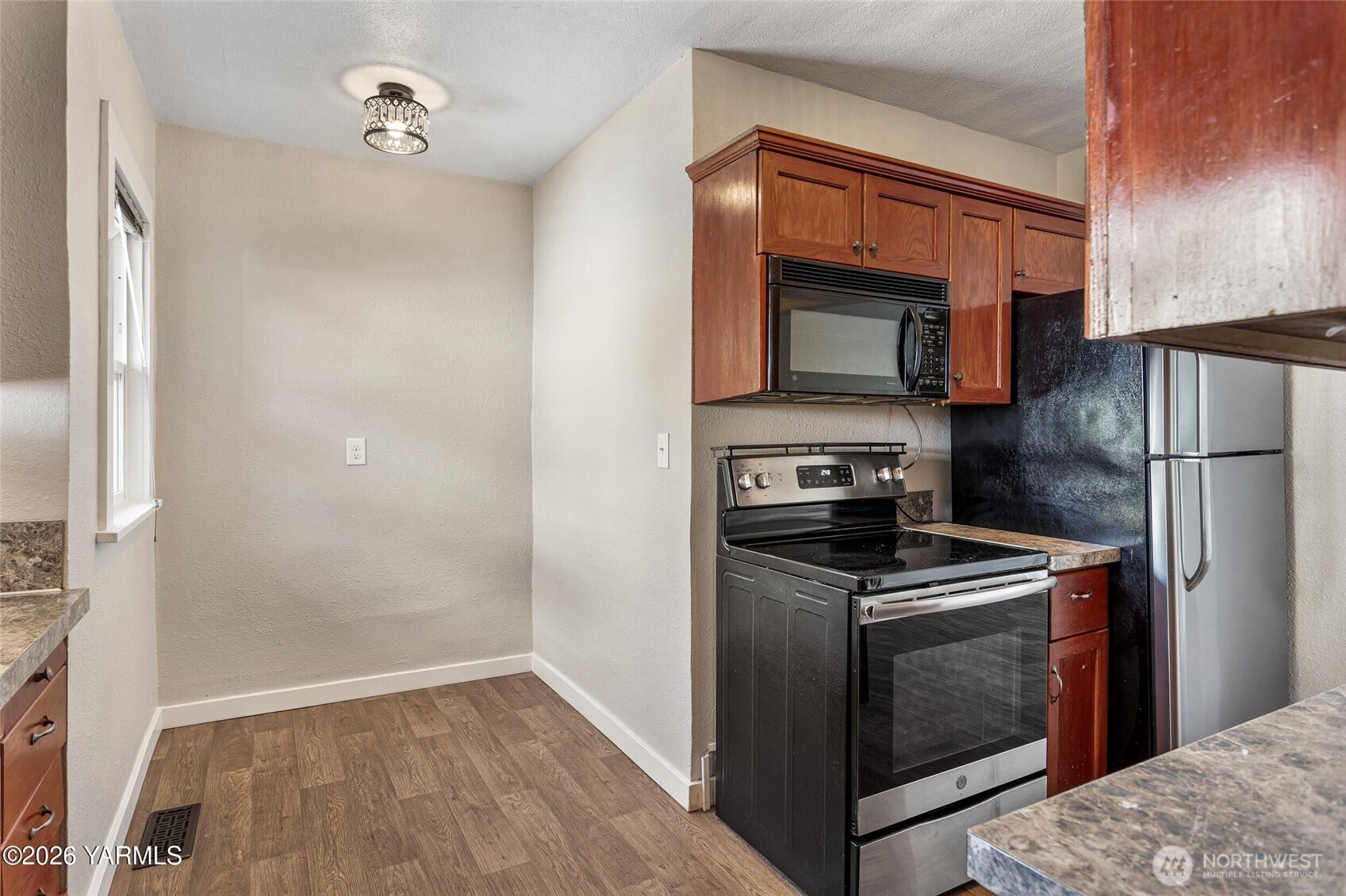 218 S 15th Avenue Property Photo 9
