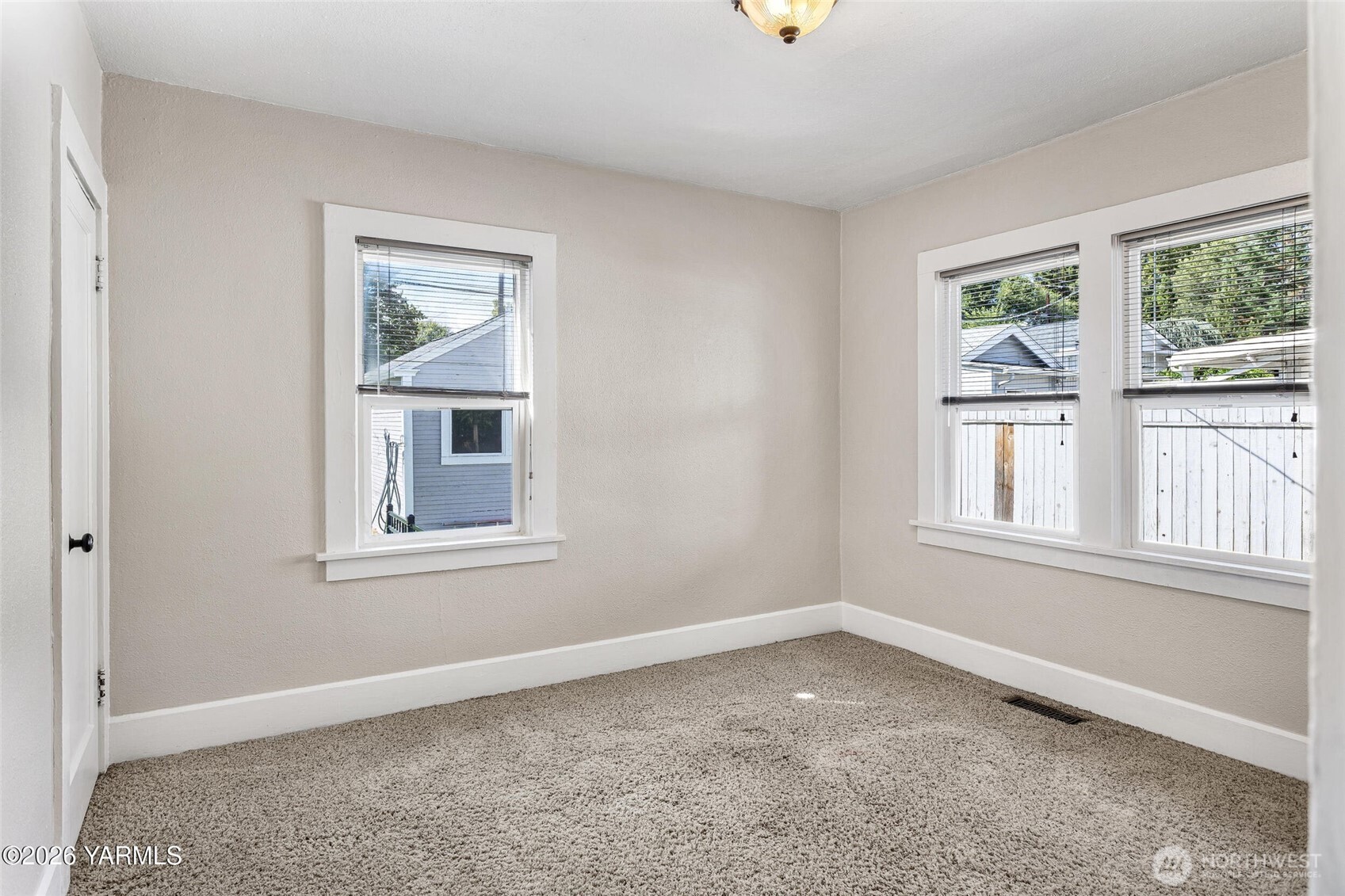 218 S 15th Avenue Property Photo 10