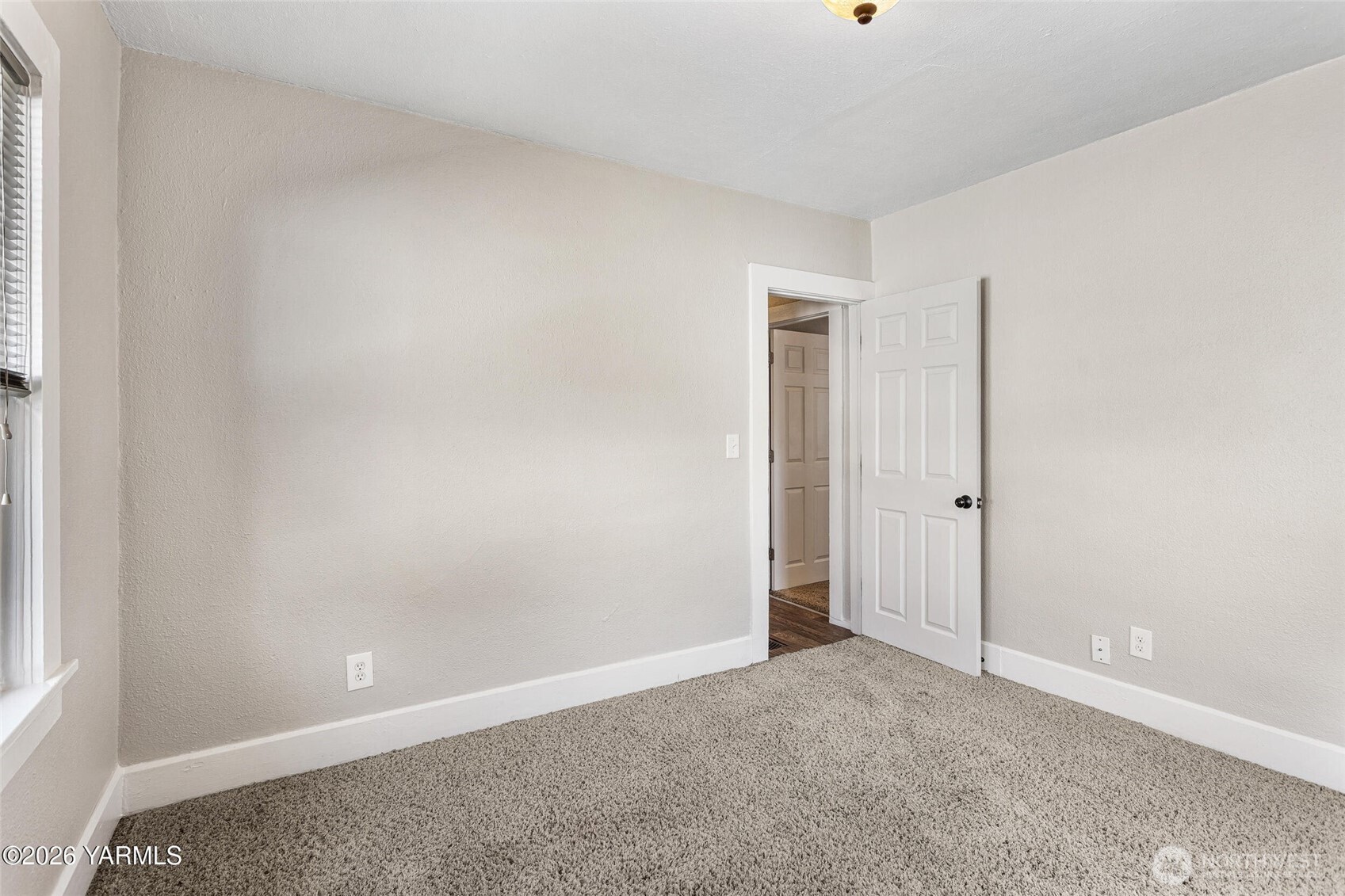 218 S 15th Avenue Property Photo 11