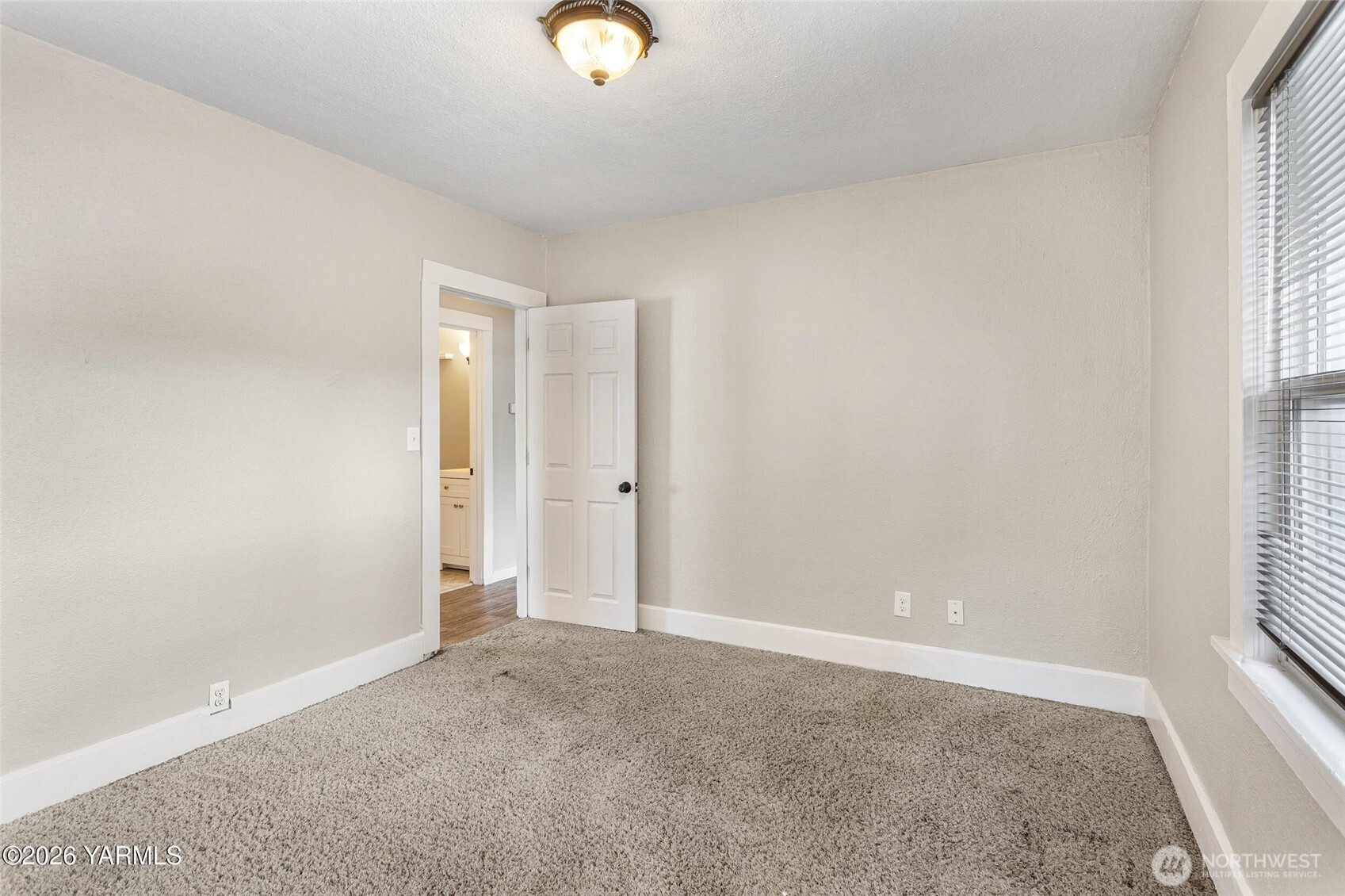 218 S 15th Avenue Property Photo 12