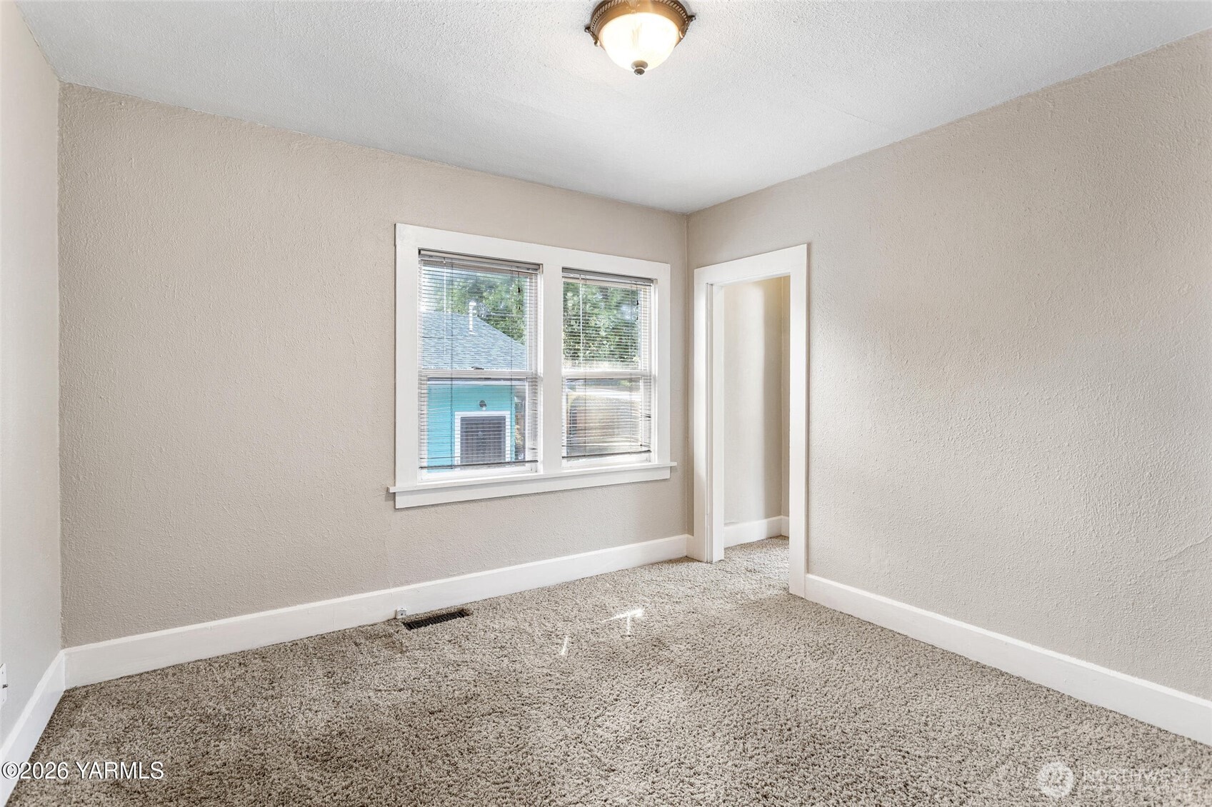 218 S 15th Avenue Property Photo 13