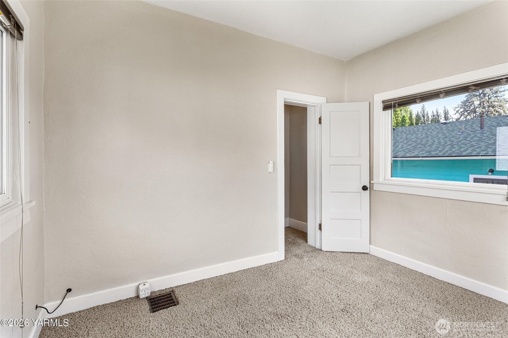 218 S 15th Avenue Property Photo 15