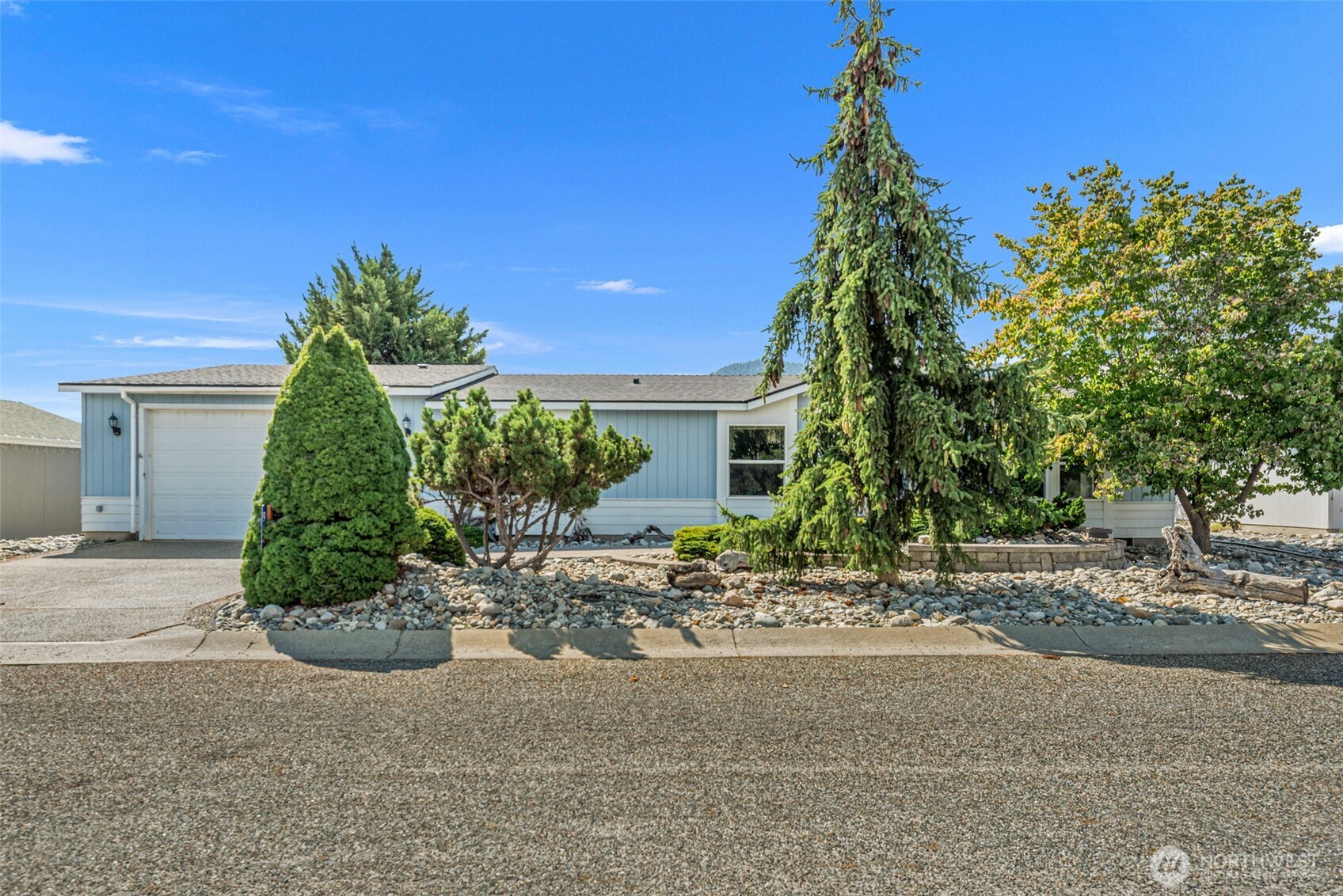 944 Sunrise Drive Property Photo 1