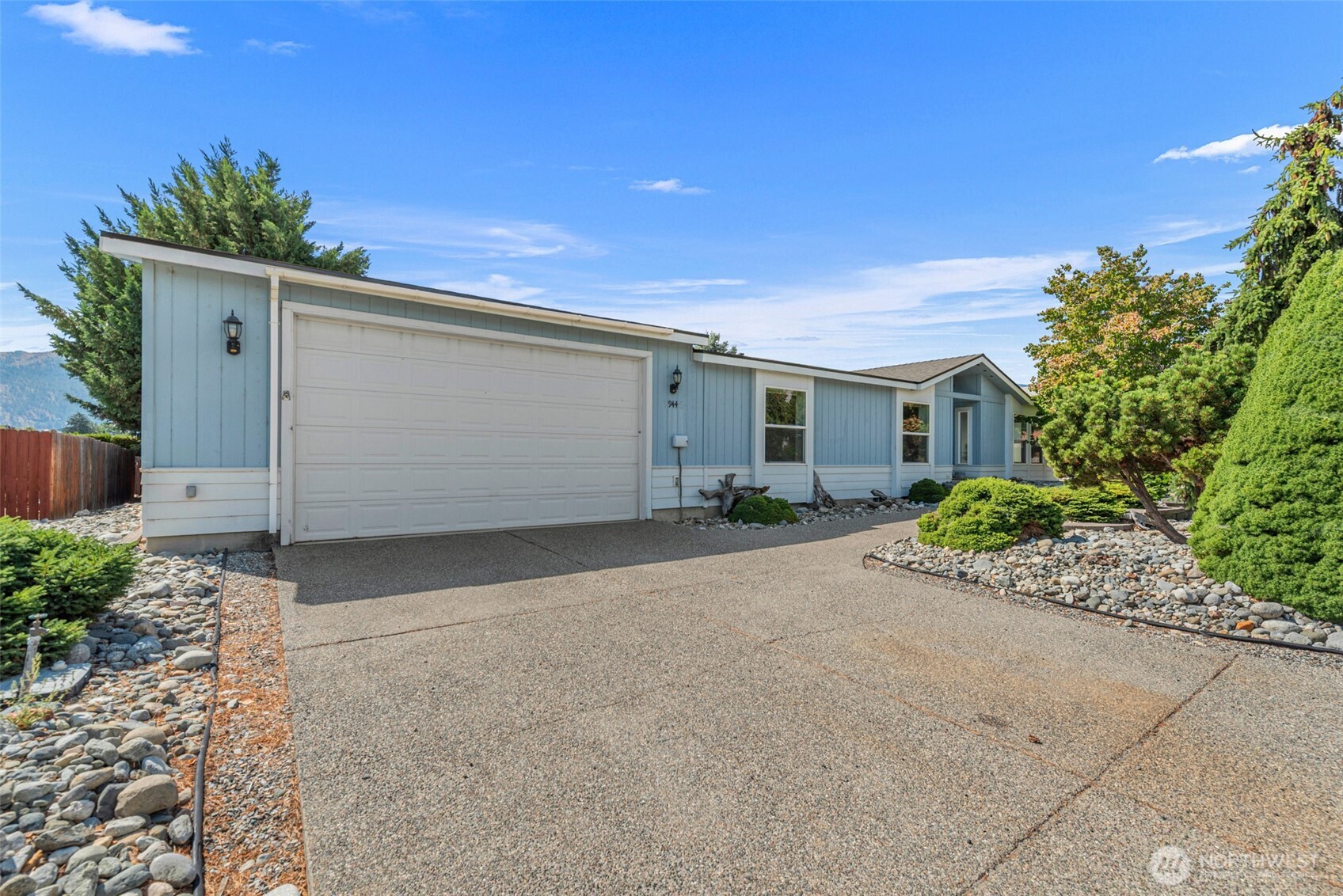 944 Sunrise Drive Property Photo 3