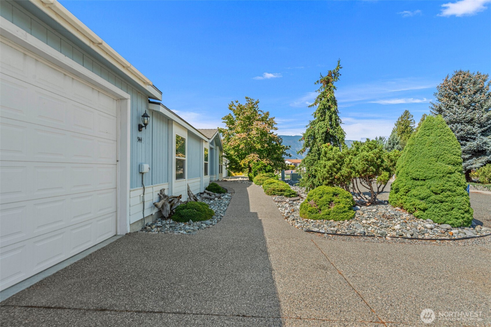 944 Sunrise Drive Property Photo 4