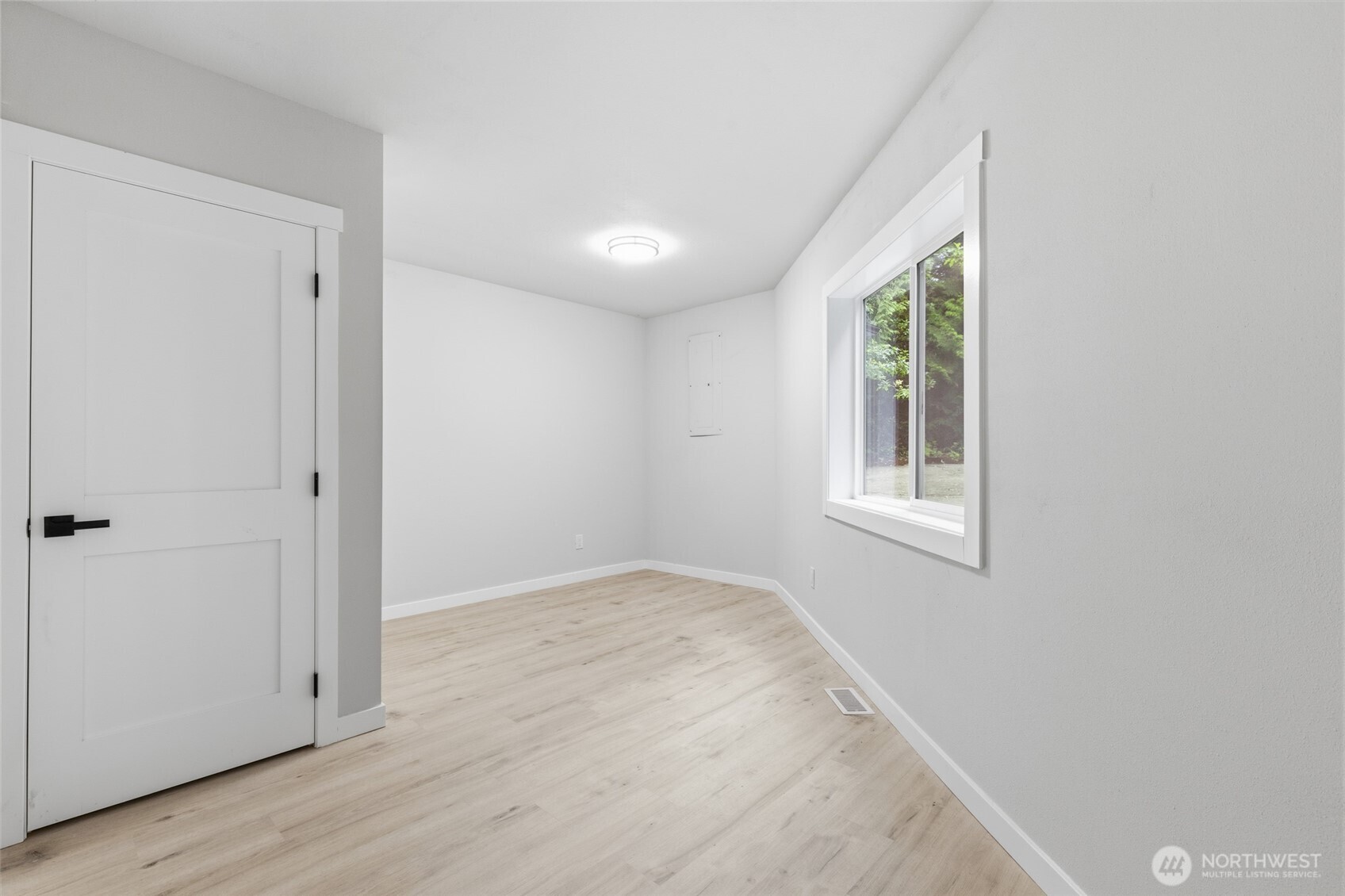 10953 N Madison Avenue Property Photo 10