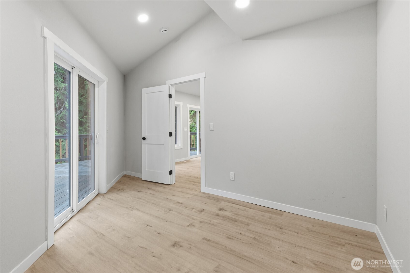 10953 N Madison Avenue Property Photo 14