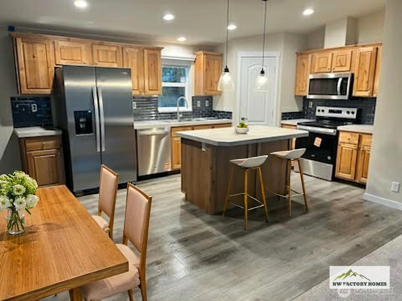 420 Pine Street Property Photo 2