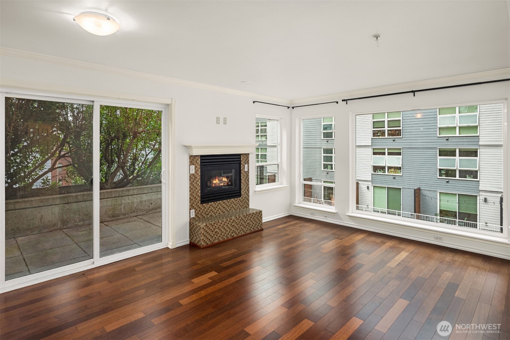 323 Queen Anne Avenue 202 Property Photo 4