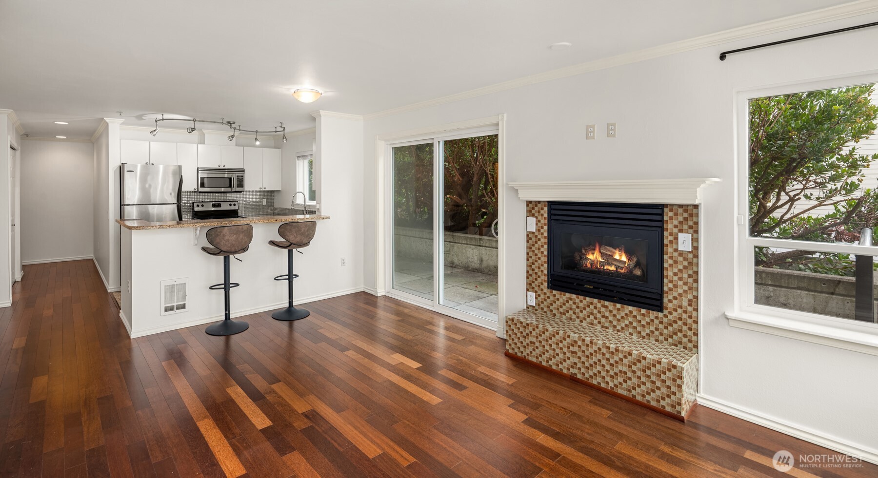 323 Queen Anne Avenue 202 Property Photo 5