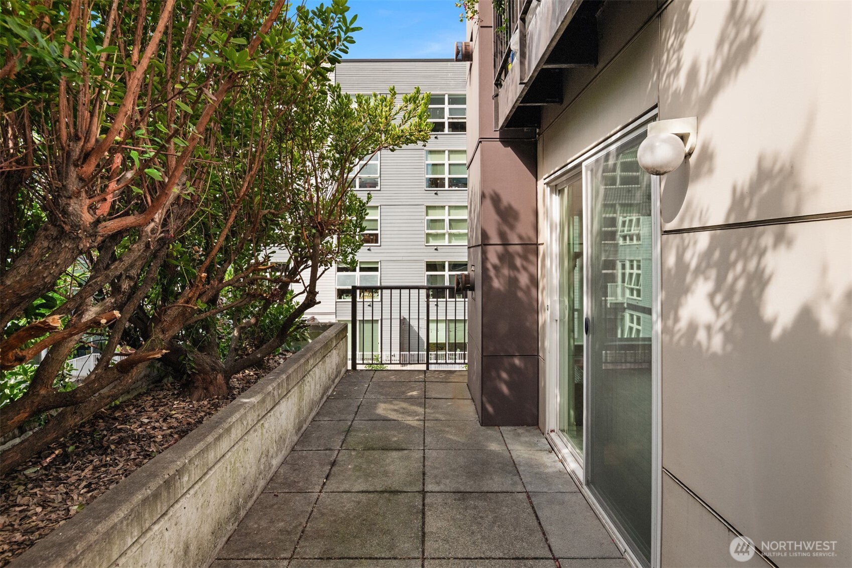 323 Queen Anne Avenue 202 Property Photo 6