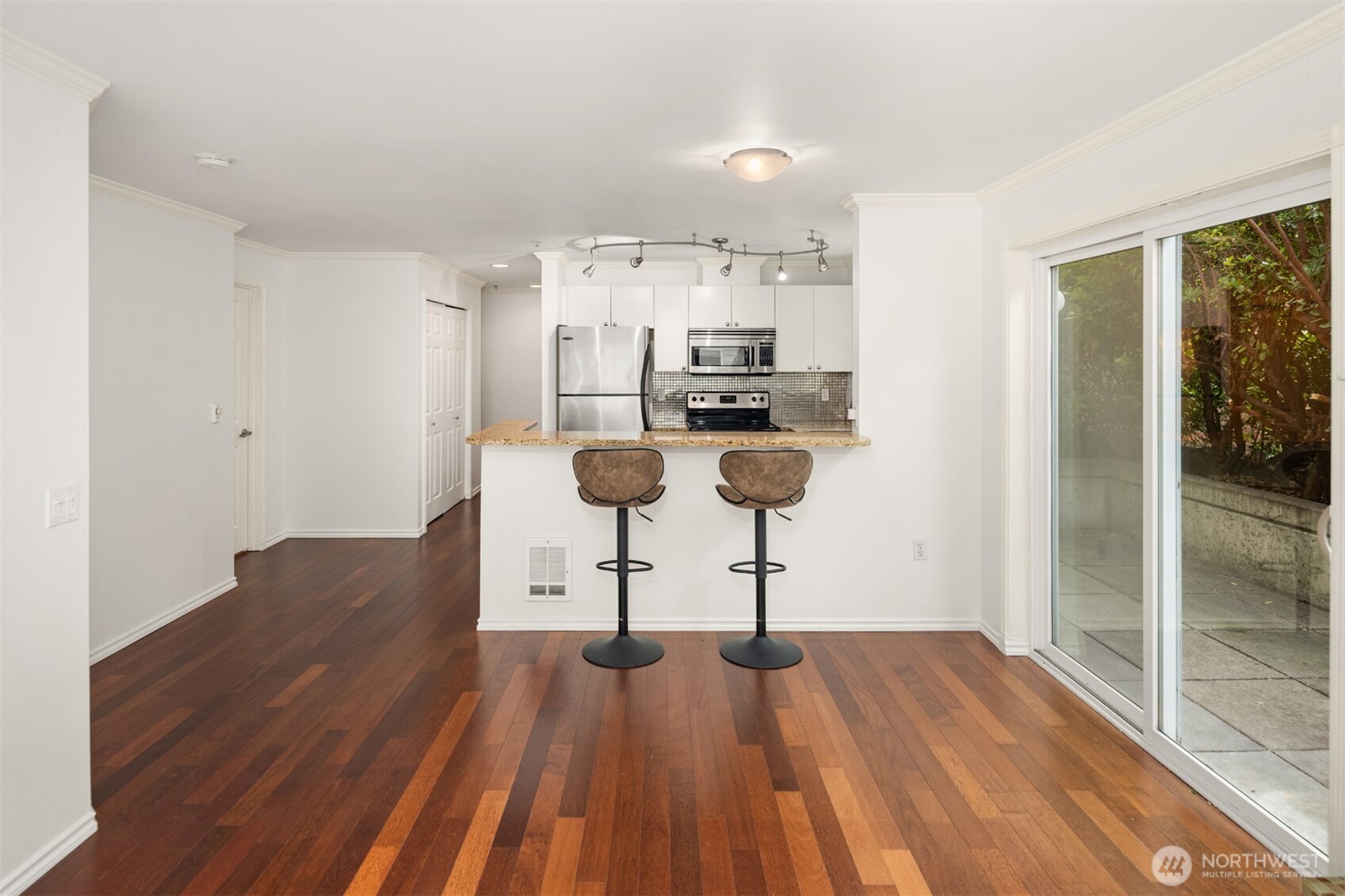 323 Queen Anne Avenue 202 Property Photo 9