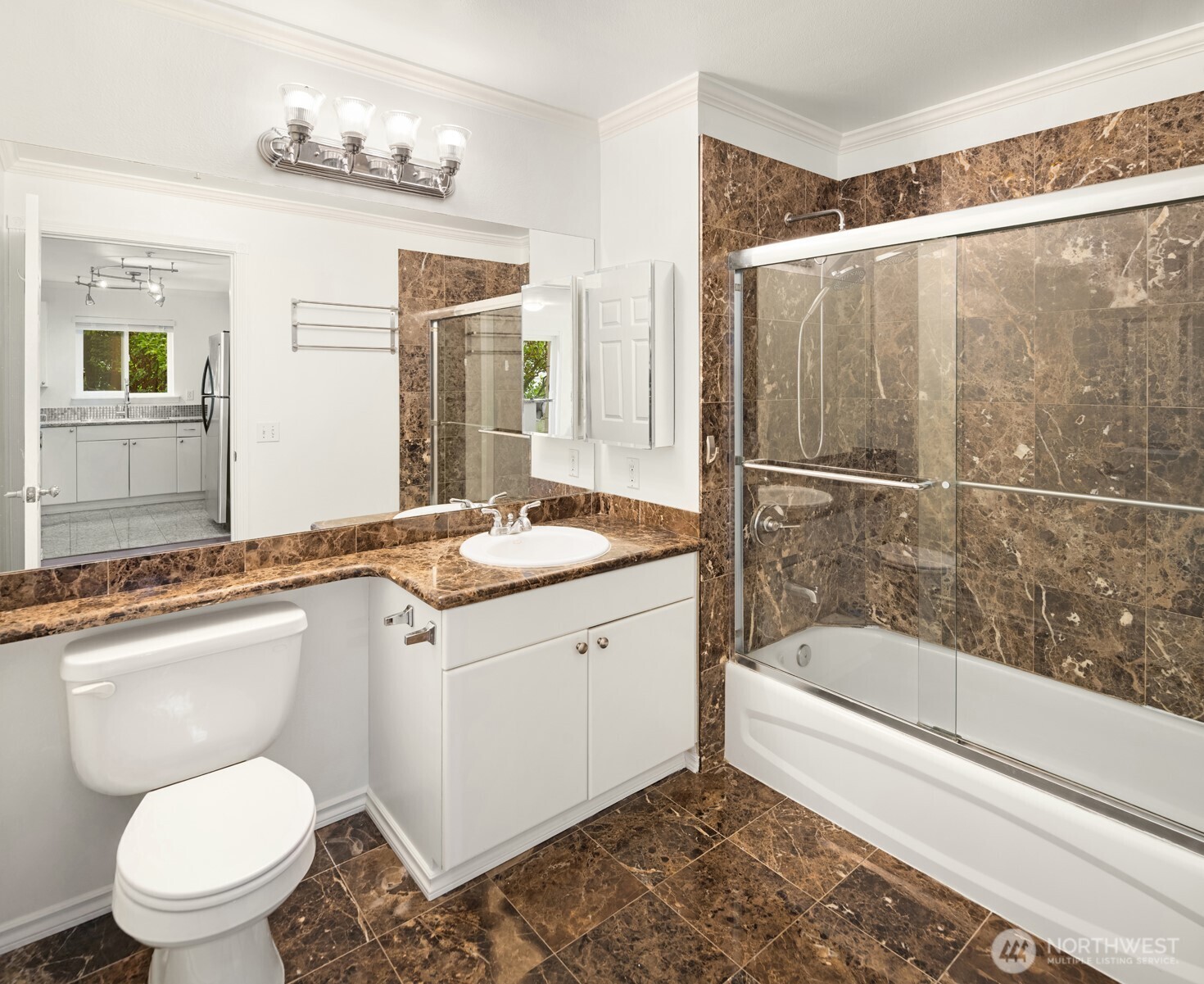 323 Queen Anne Avenue 202 Property Photo 18