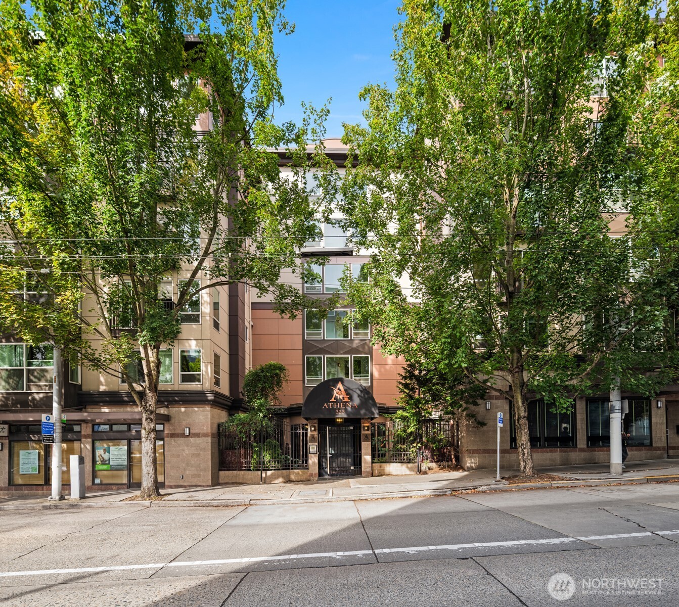 323 Queen Anne Avenue 202 Property Photo 31