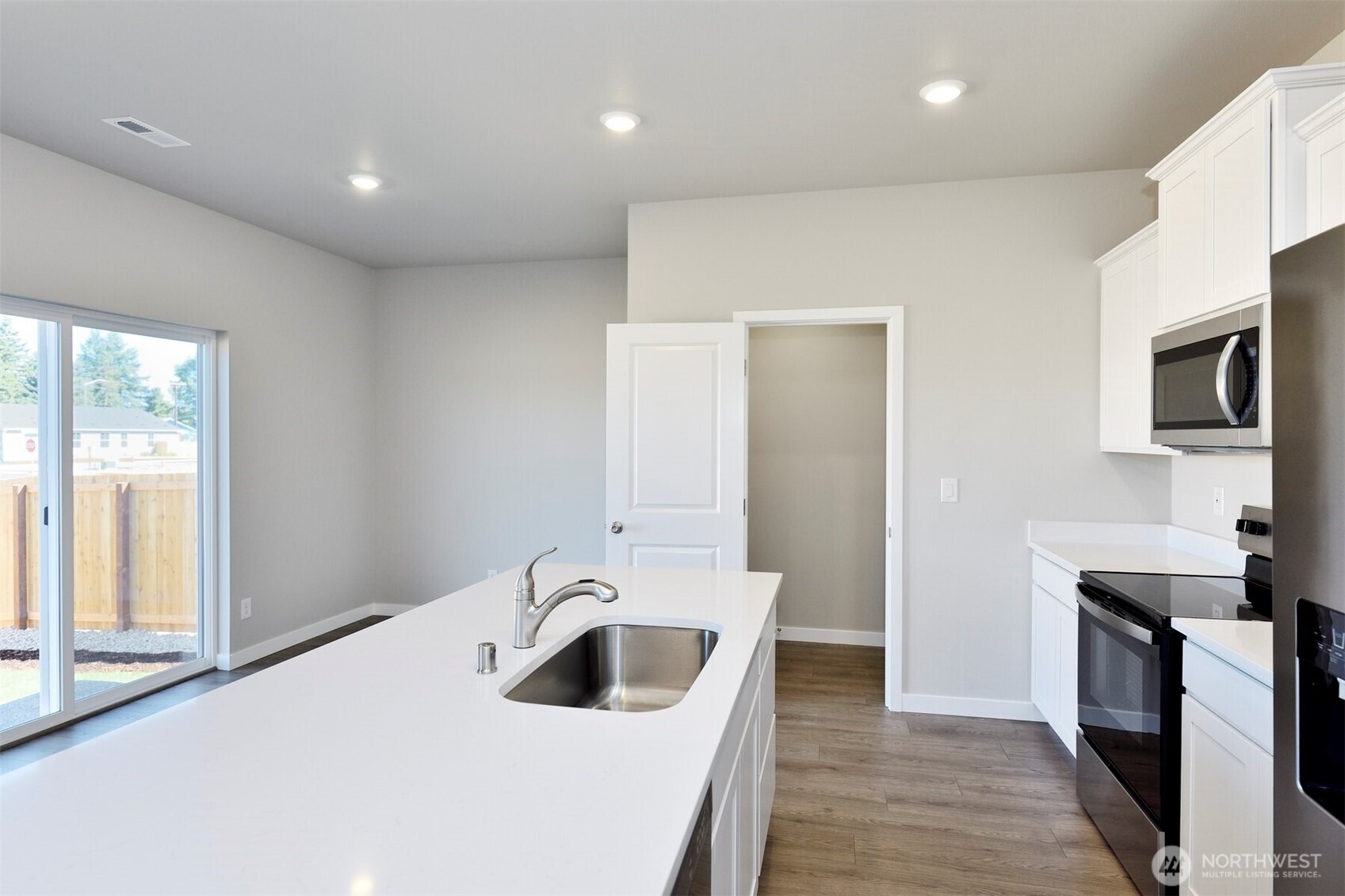 9756 Hay Street Property Photo 2