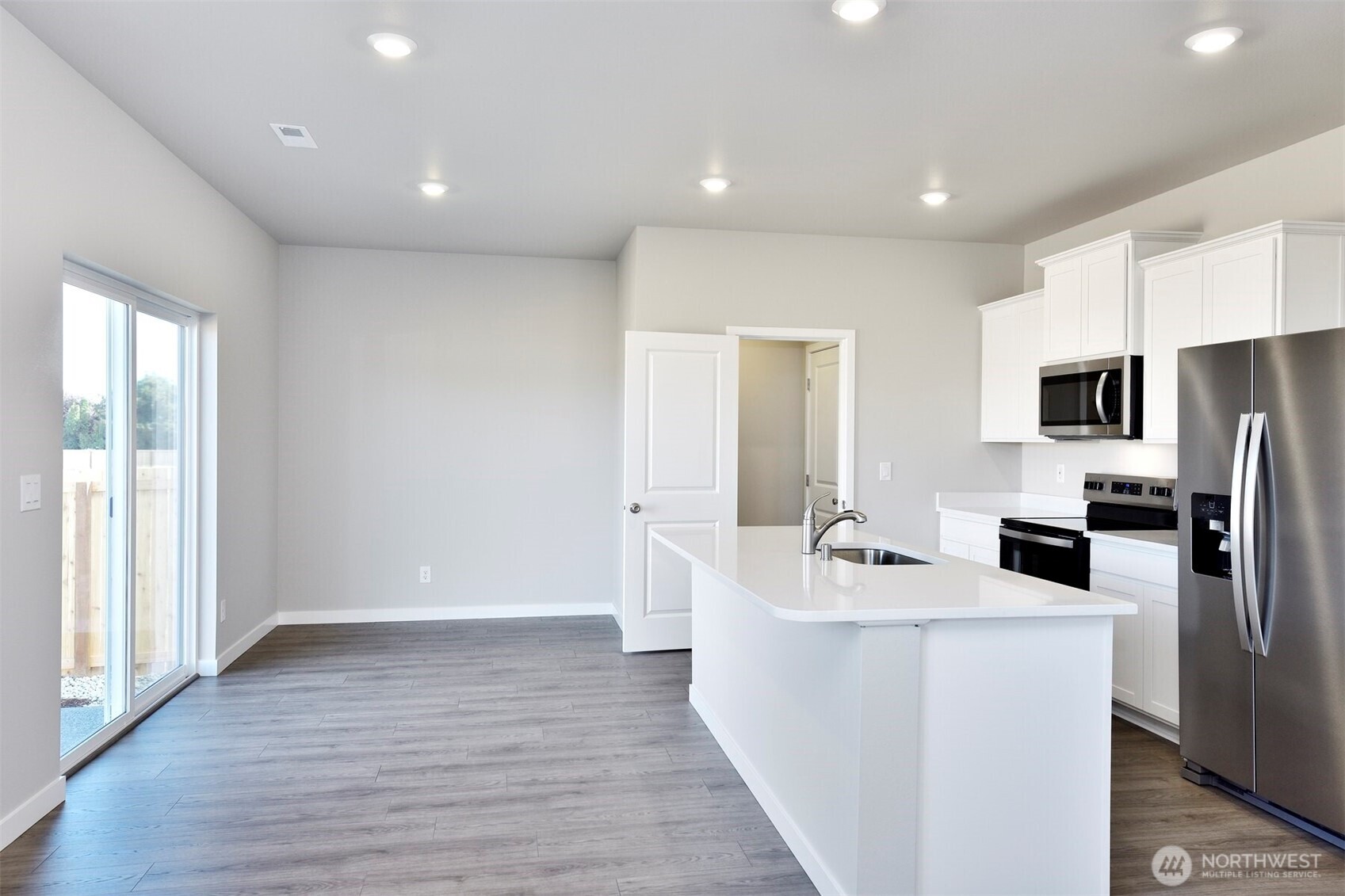 9756 Hay Street Property Photo 3