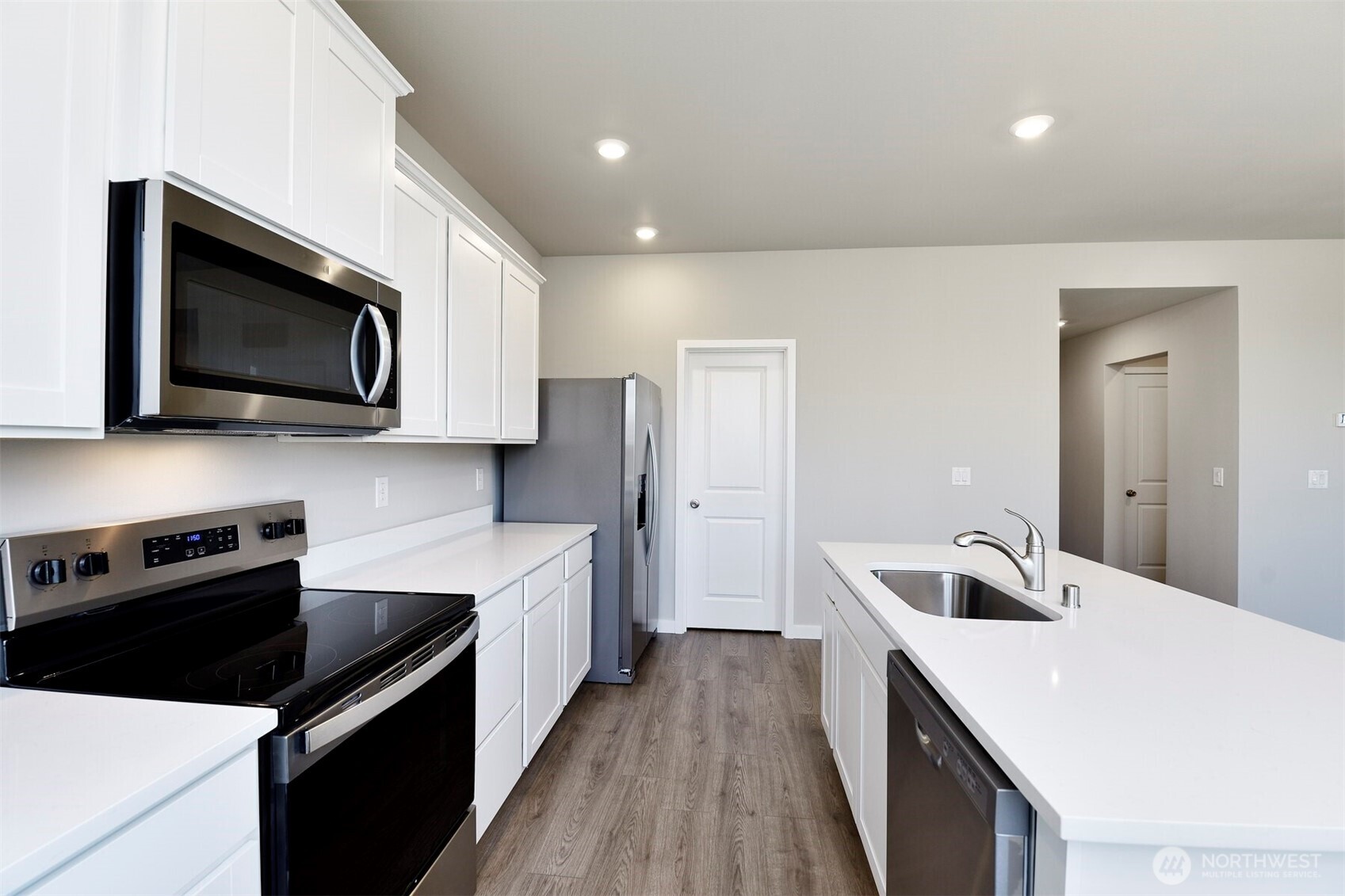 16306 Jenkins Avenue Property Photo 3