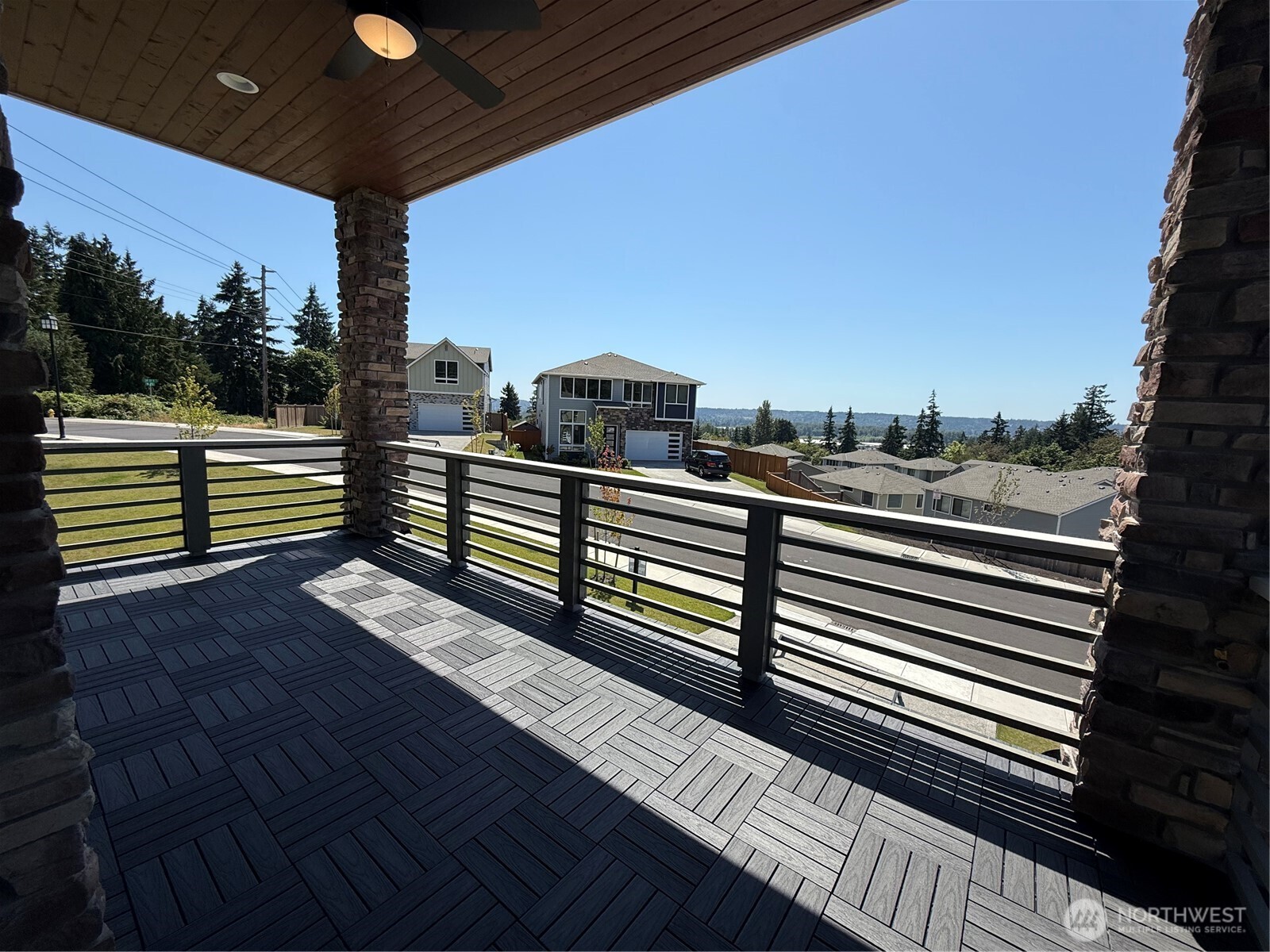 9513 38th Street Property Photo 2