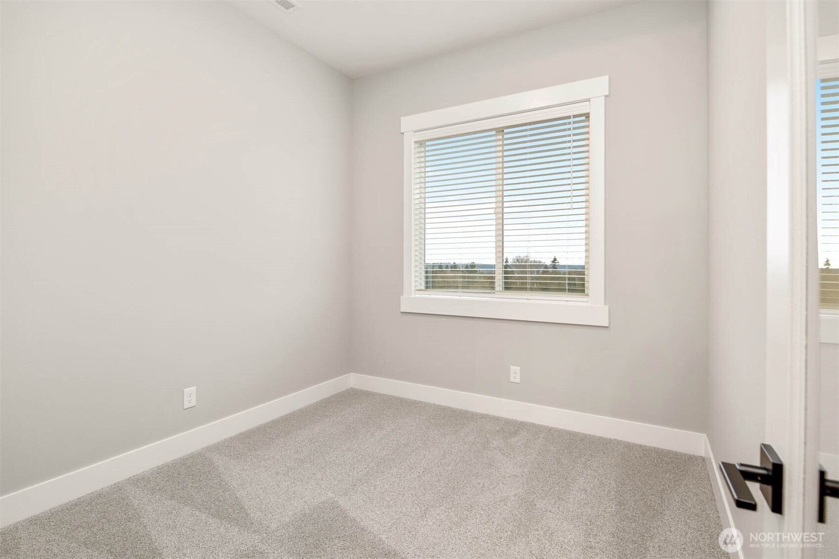 9513 38th Street Property Photo 13