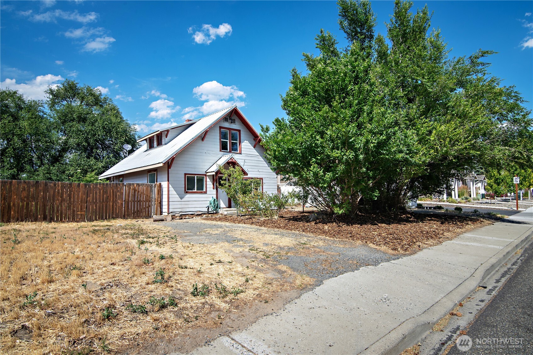 307 W 14th Avenue Property Photo 3