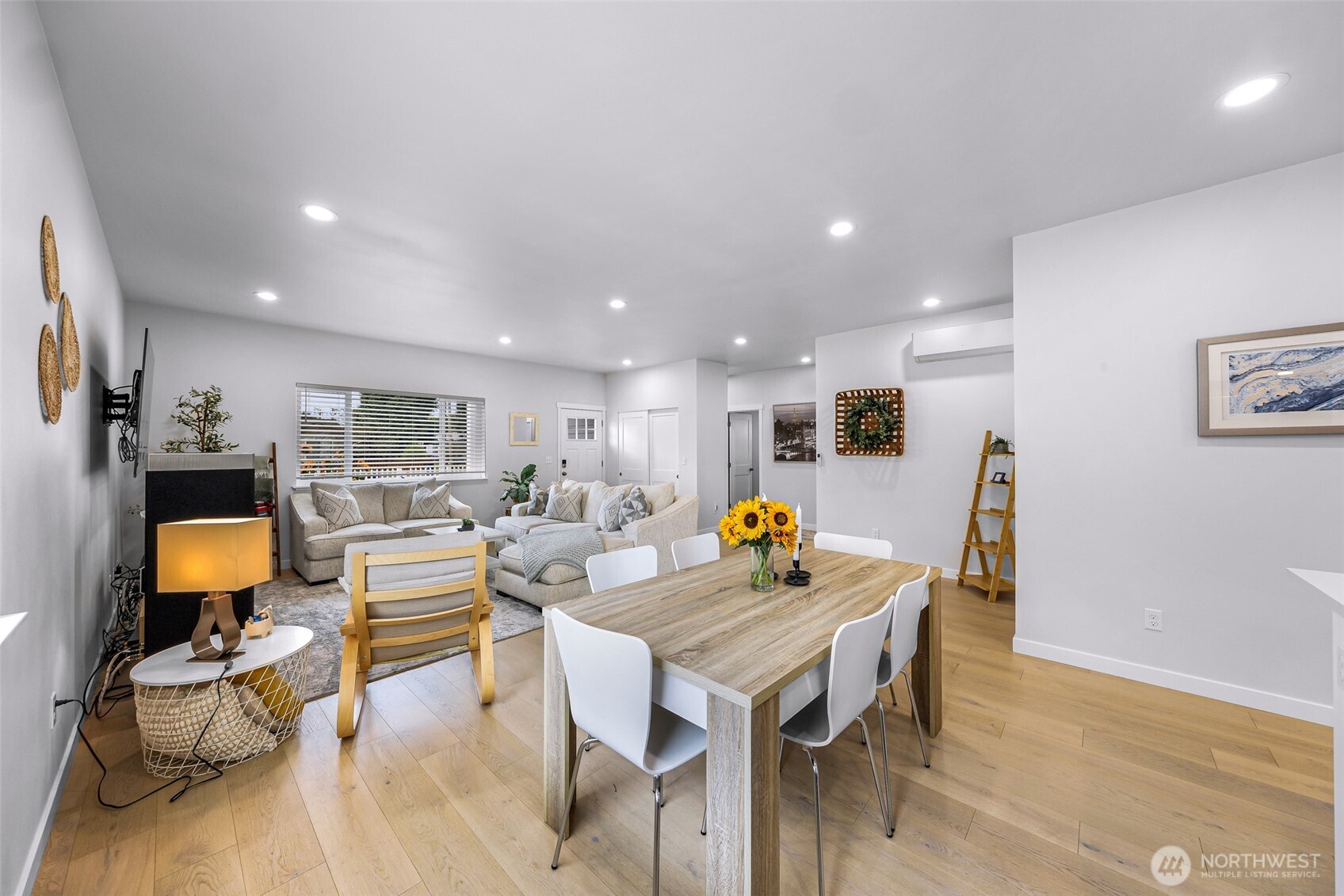 215 Puget Street Property Photo 4