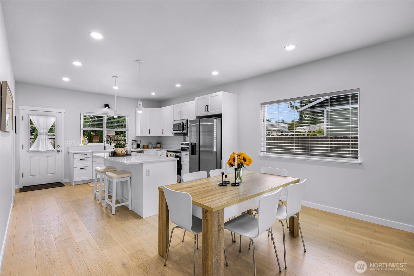 215 Puget Street Property Photo 8