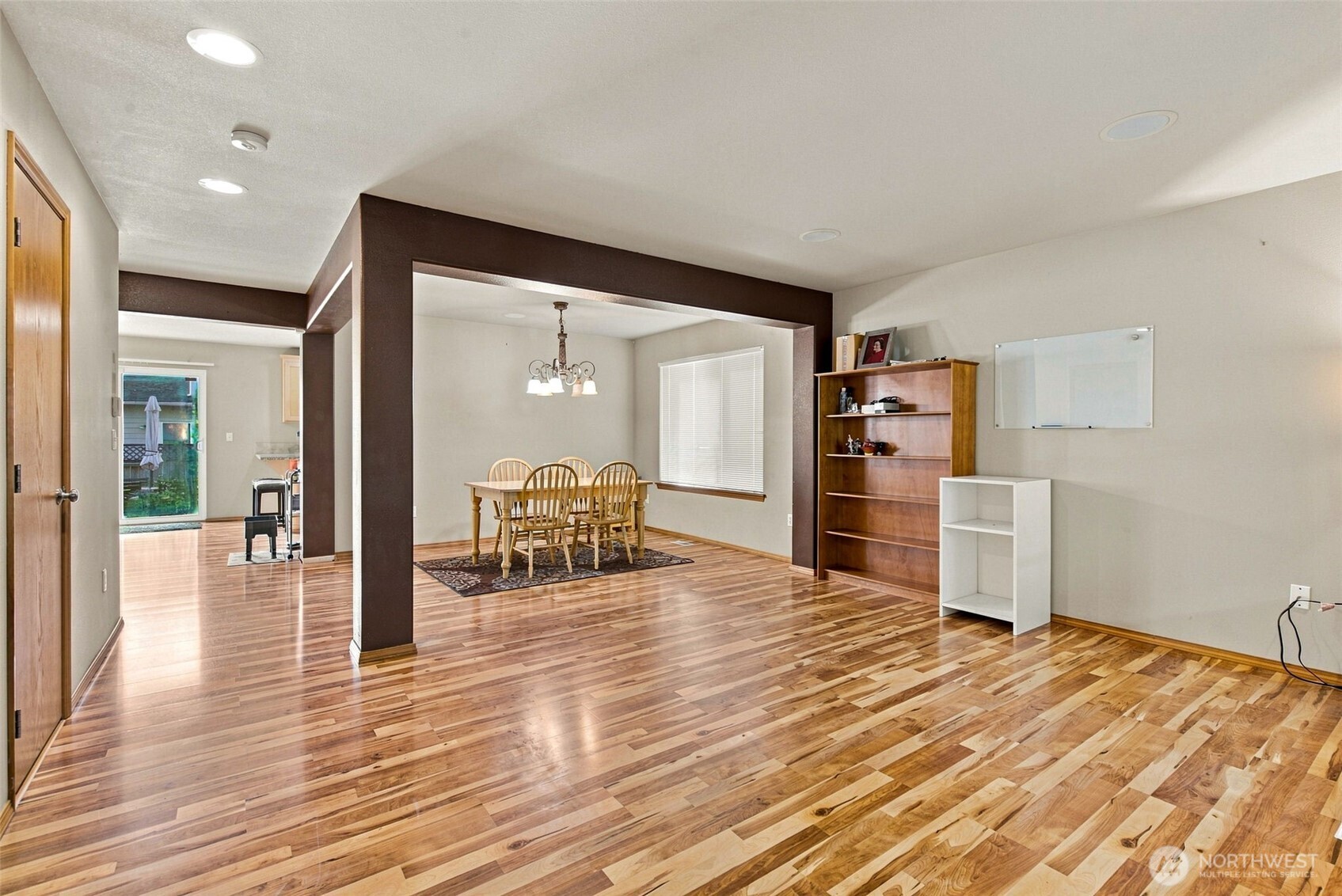 7024 Axis Street Property Photo 5