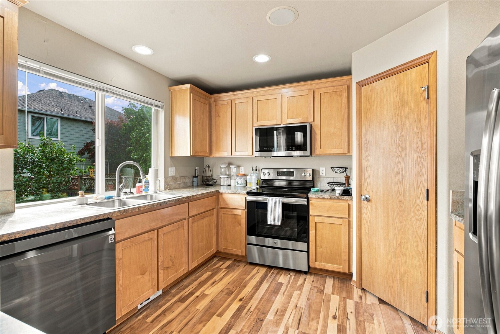 7024 Axis Street Property Photo 11