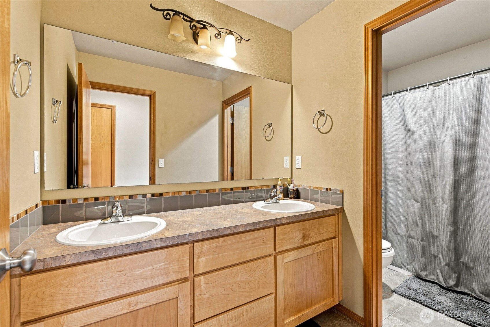 7024 Axis Street Property Photo 22