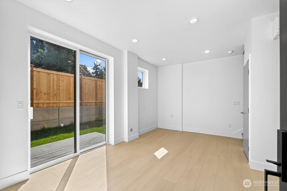 1218 Ne 100th Street Property Photo 5
