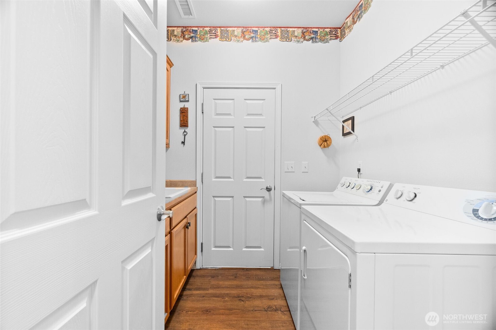 8654 Bainbridge Loop Property Photo 27