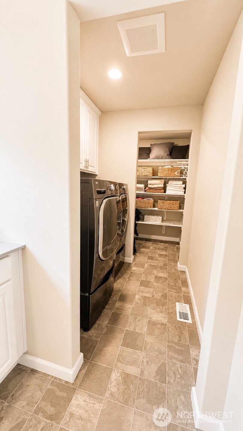 6633 S 298th Place Property Photo 12