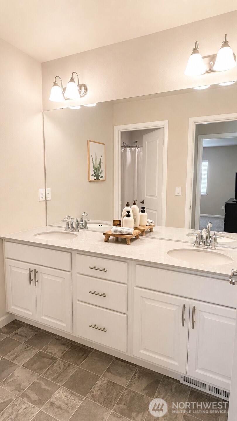 6633 S 298th Place Property Photo 18