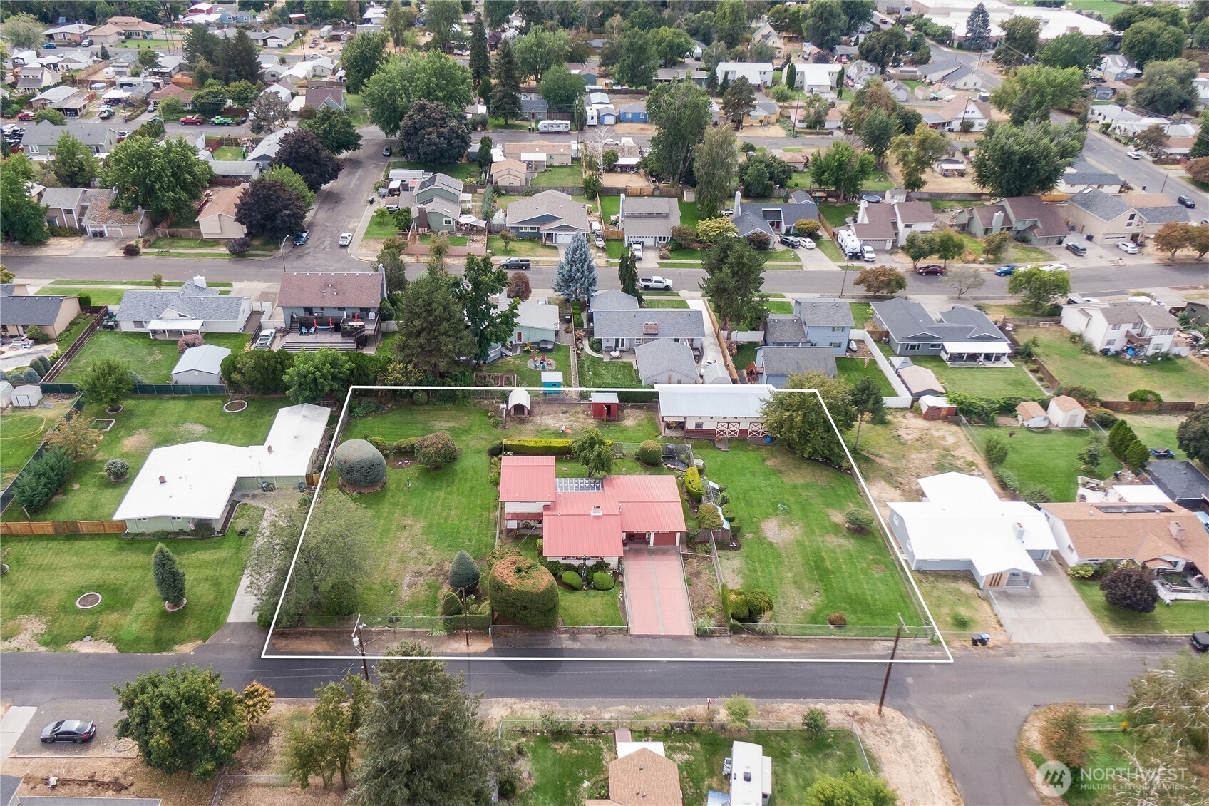 1850 Delmont Street Property Photo 3