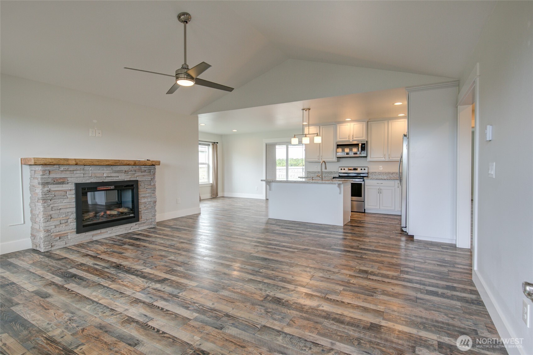 1092 Crestshire Loop Property Photo 2
