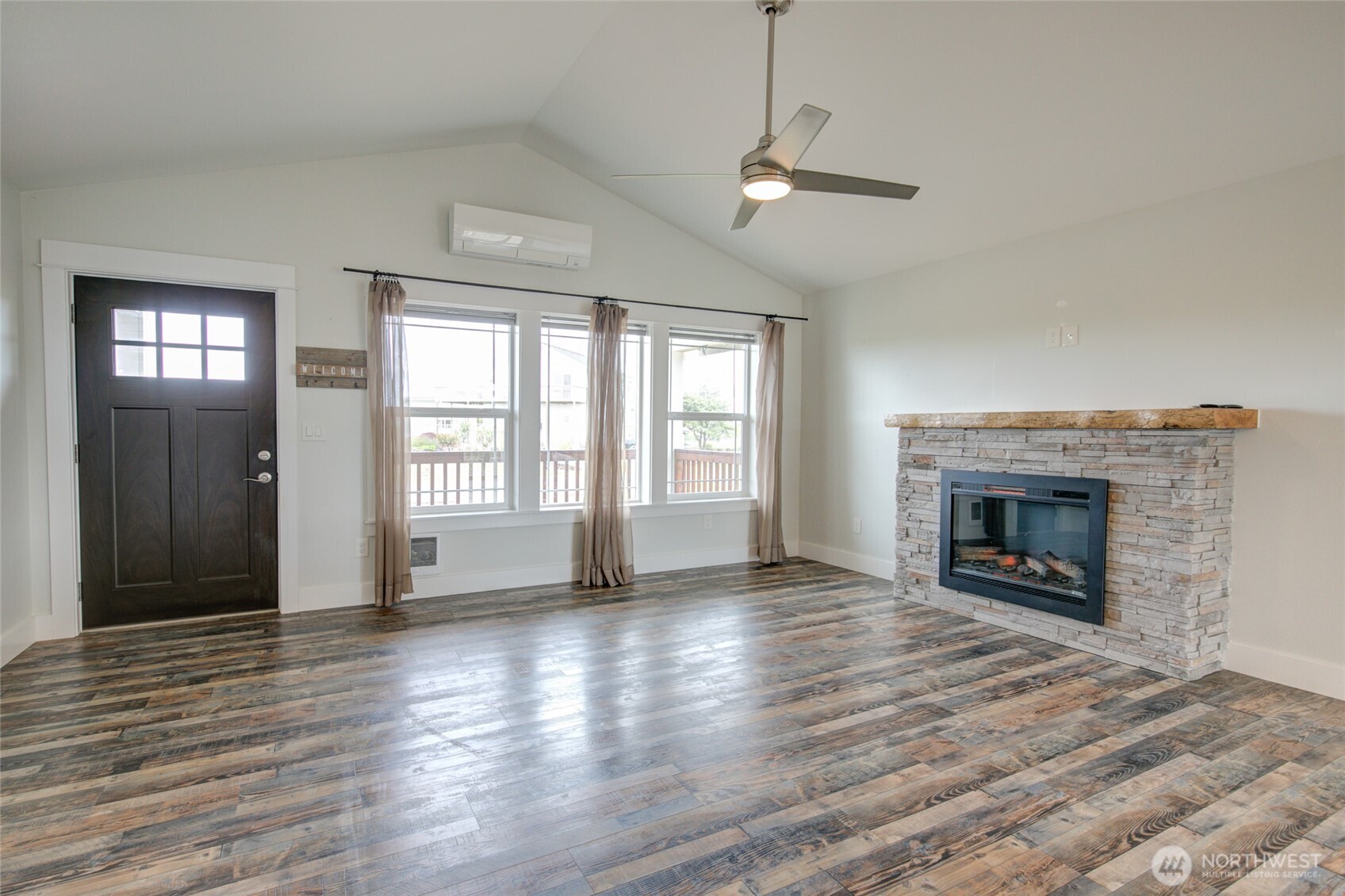 1092 Crestshire Loop Property Photo 4