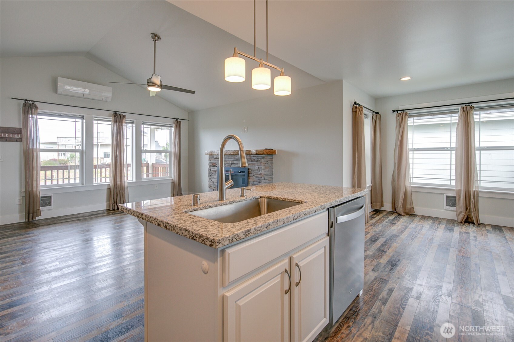 1092 Crestshire Loop Property Photo 8
