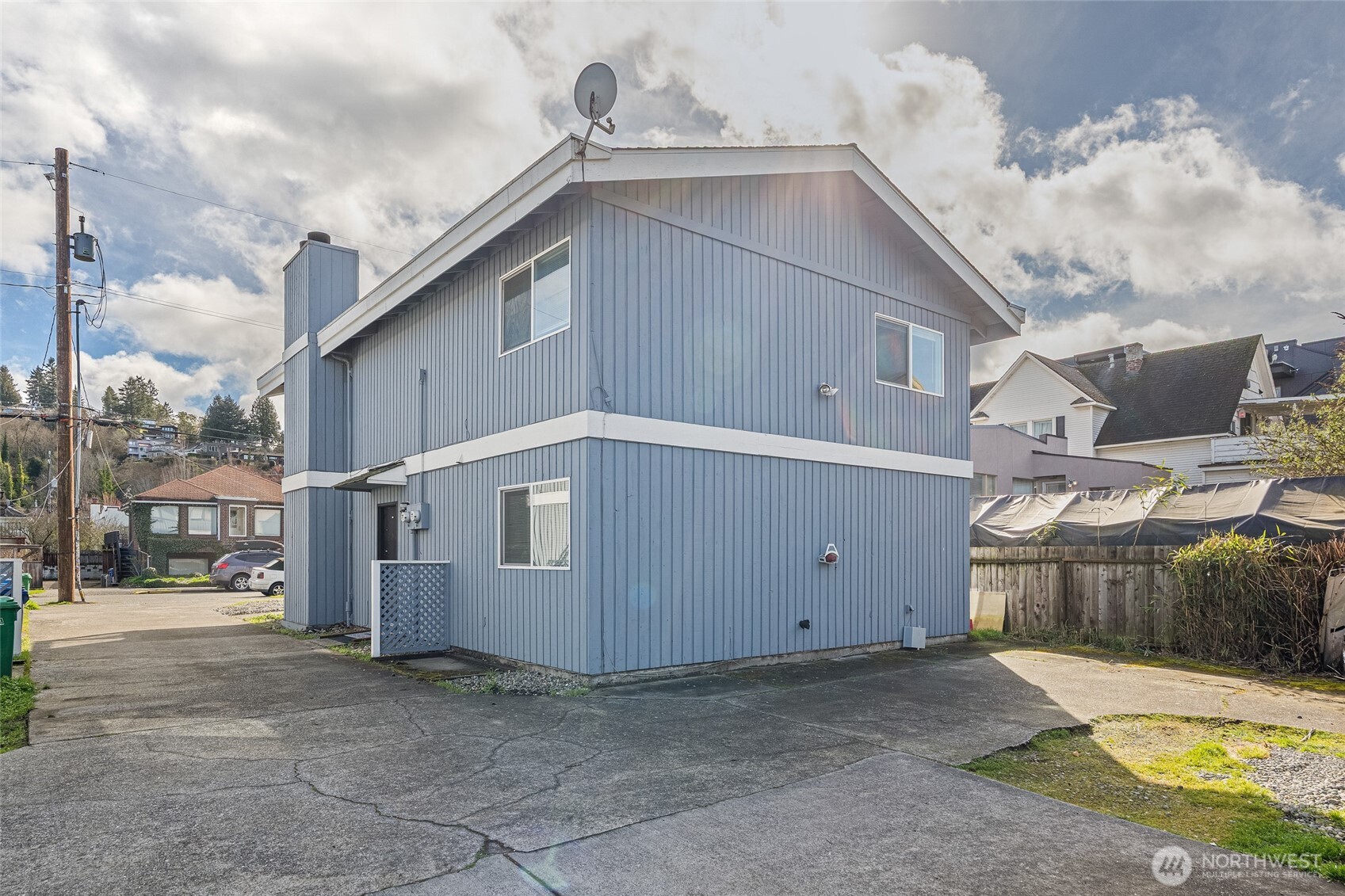 2619 58th Avenue Upper Property Photo 15