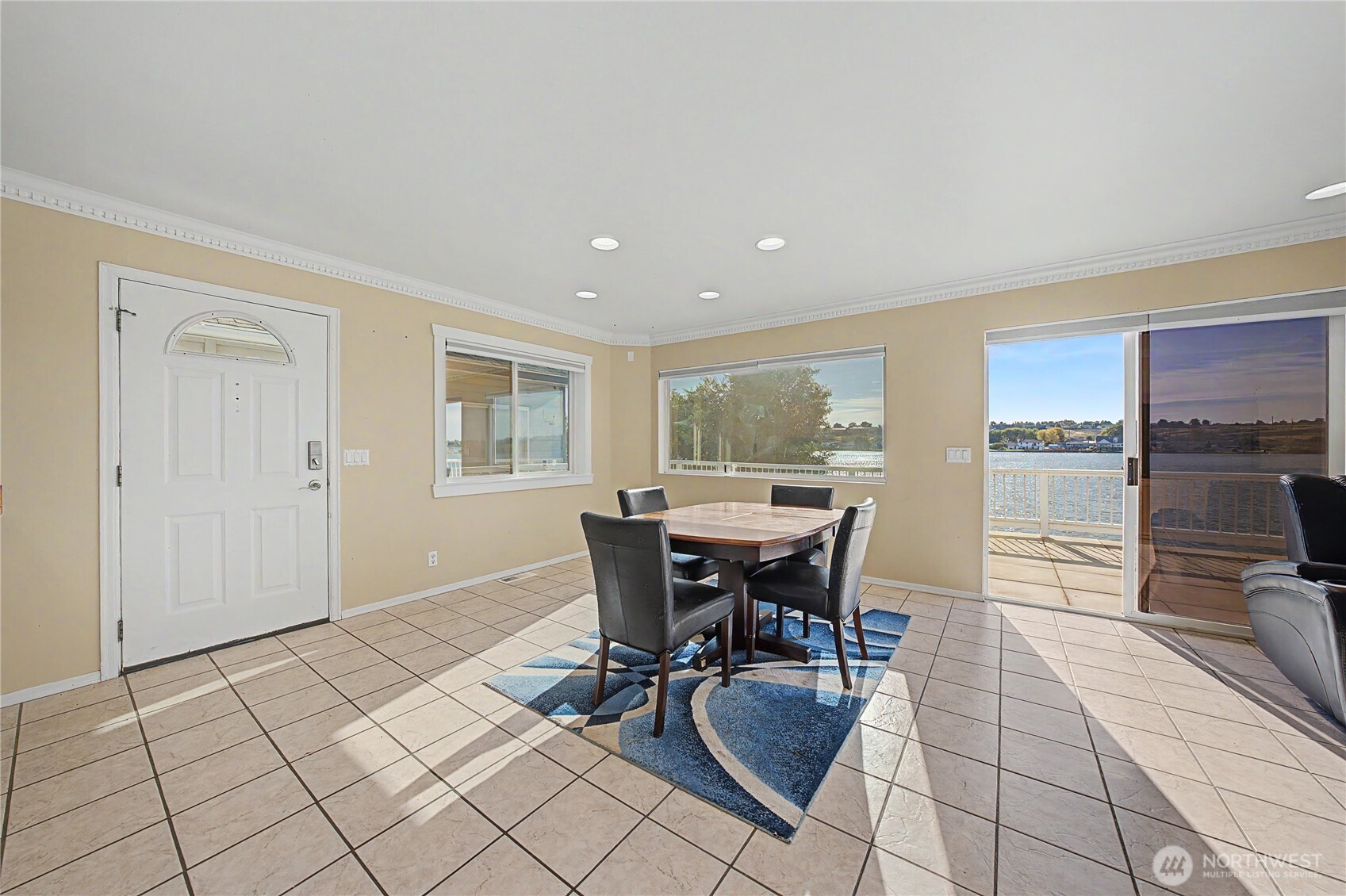 1317 W Lakeside Drive Property Photo 2