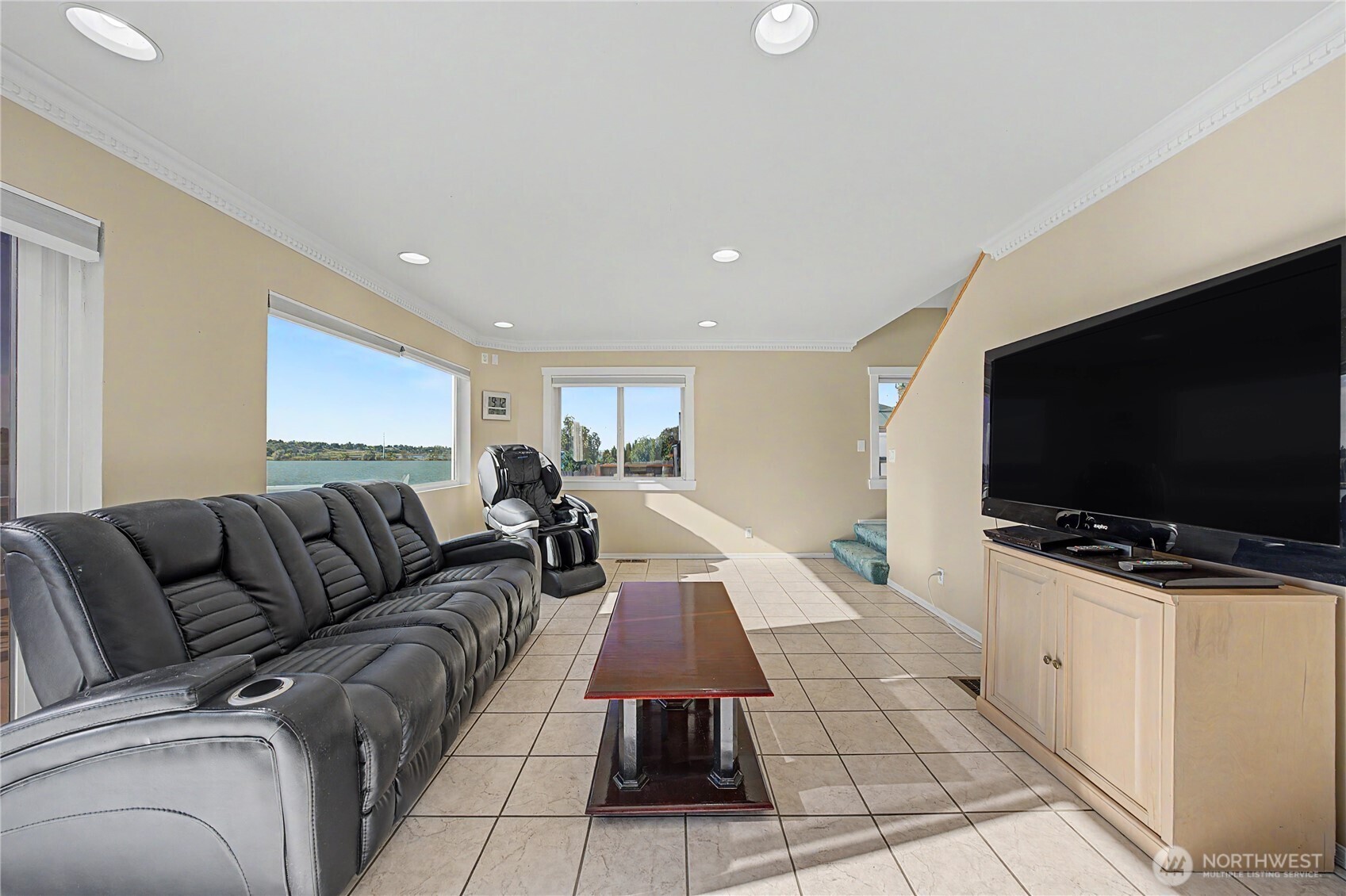 1317 W Lakeside Drive Property Photo 8